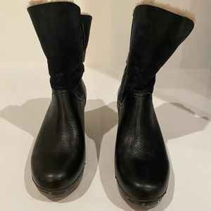 Women's Ugg clog boots, Black size 9